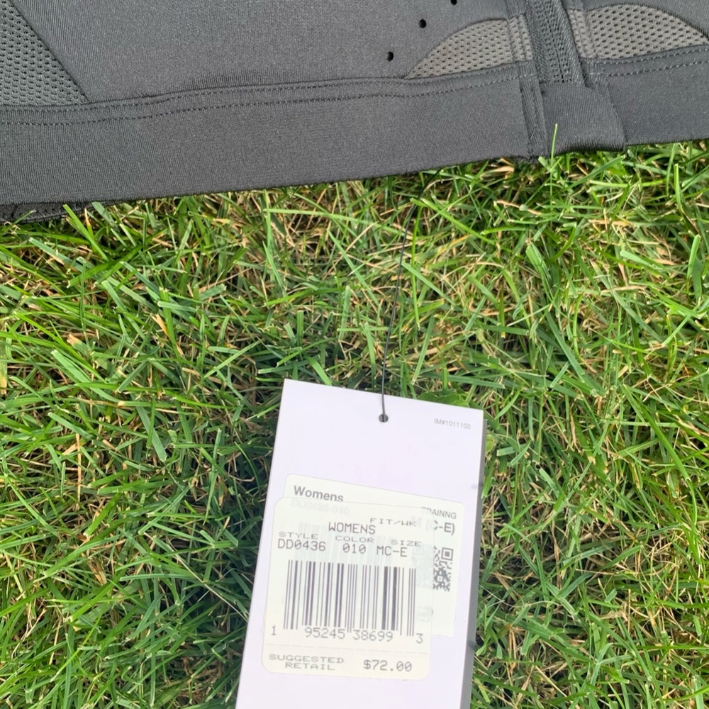 NWT Nike Alpha Bra Size M - Picture 2 of 3